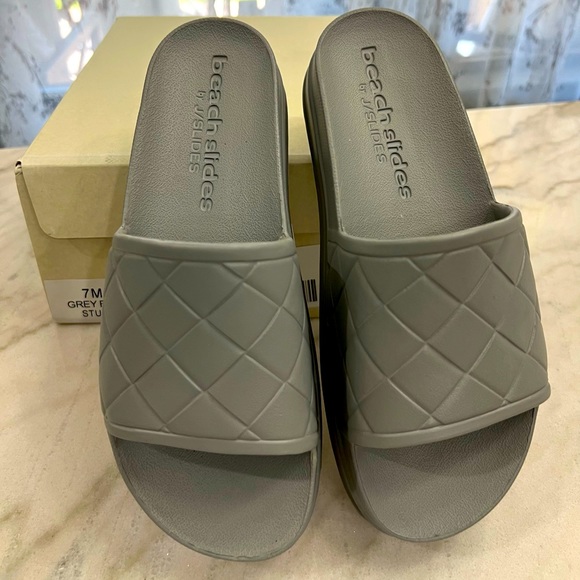 J Slides Shoes - SALE‼️J SLIDES gray beach slides New in the Box